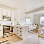 Stay Portland Collection - Perfect Portland Farmhouse Loft - Breweries & Bars