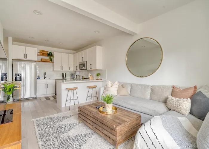 Stay Portland Collection - Perfect Portland Farmhouse Loft - Breweries & Bars
